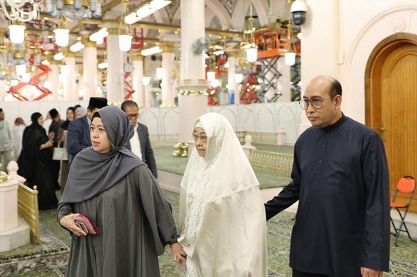 Megawati Soekarnoputri saat menjalani ibadah umroh (news.detik.com) Rangkuman Fakta HUT Partai Gerindra ke-17